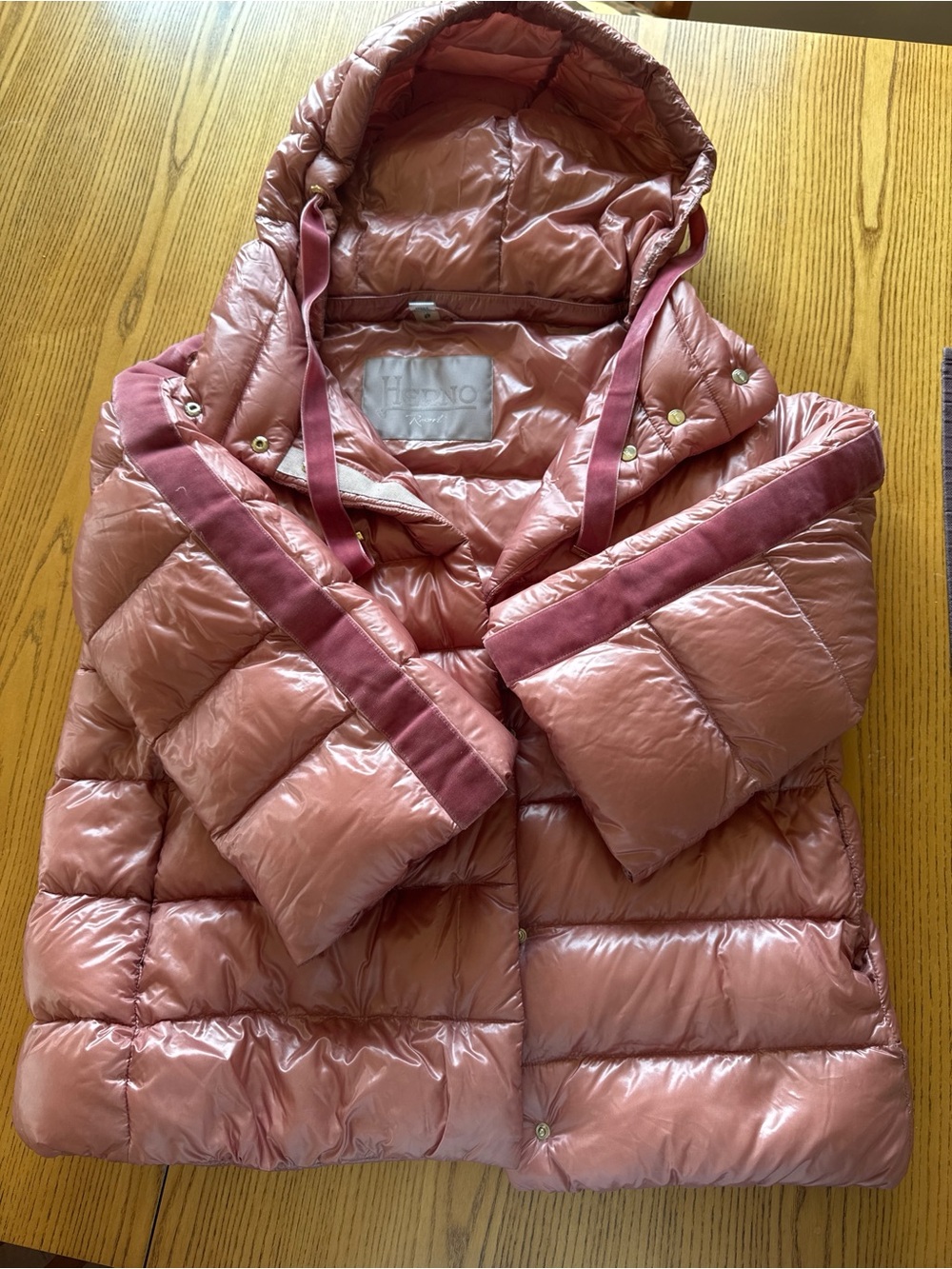 Resort Herno Down Jacket, Apre ski, Bubble, Travel Fashion.